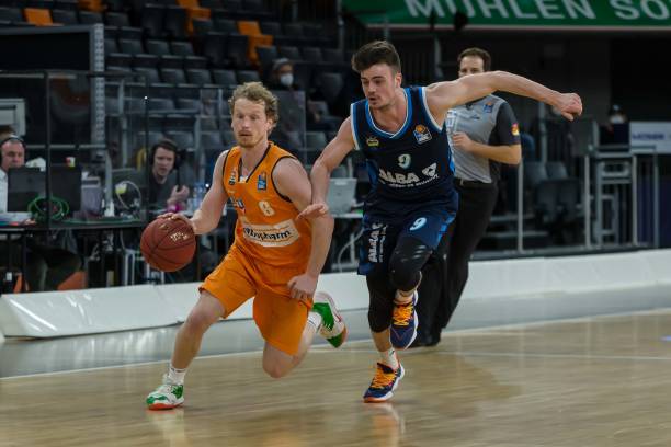 不久便凭借 不久便凭借