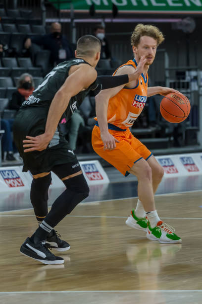 他以14球 他以14球