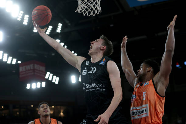 场硬碰硬的 场硬碰硬的